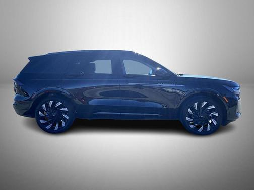 Infinite Black Metallic Clearcoat 2026 Lincoln Nautilus Reserve