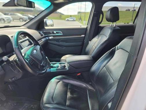 White Platinum Metallic Tri-Coat 2016 Ford Explorer Limited