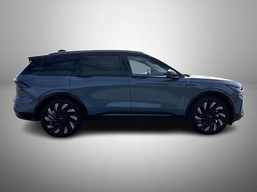 Whisper Blue Metallic Clearcoat 2026 Lincoln Nautilus Reserve