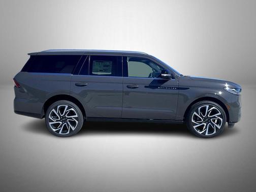 Chroma Caviar Dark Gray Metallic Clearcoat 2026 Lincoln Navigator Black Label