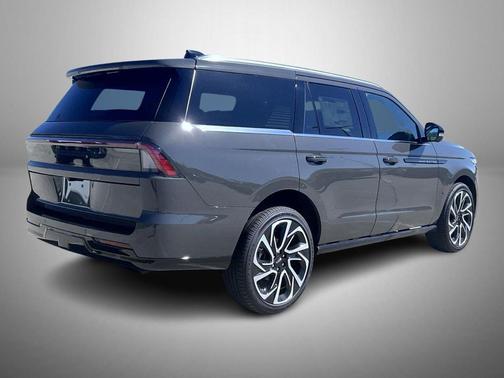 Chroma Caviar Dark Gray Metallic Clearcoat 2026 Lincoln Navigator Black Label