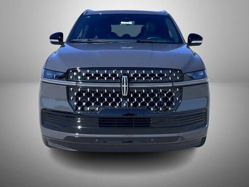 Chroma Caviar Dark Gray Metallic Clearcoat 2026 Lincoln Navigator Black Label