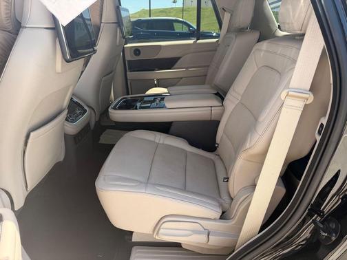 Infinite Black Metallic 2019 Lincoln Navigator Reserve
