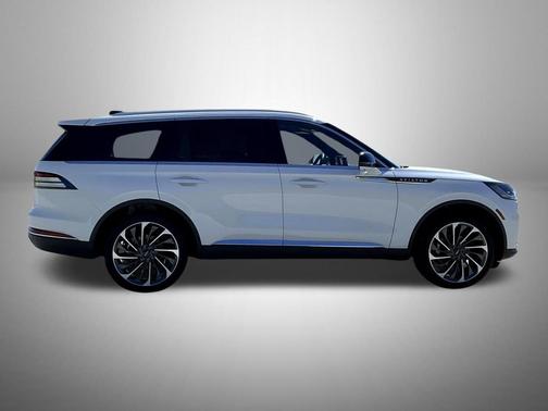 pristine white metallic tri-coat 2026 Lincoln Aviator Reserve AWD