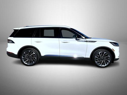 pristine white metallic tri-coat 2026 Lincoln Aviator Reserve AWD