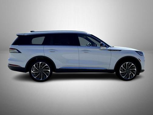 pristine white metallic tri-coat 2026 Lincoln Aviator Reserve AWD