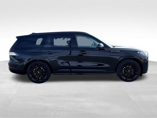 Infinite Black Metallic Clearcoat 2026 Lincoln Aviator Reserve AWD