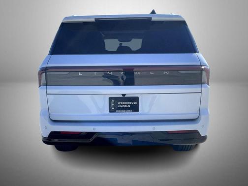 Star White Metallic Tri-Coat 2026 Lincoln Navigator Black Label