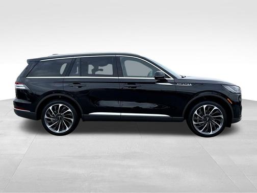Infinite Black Metallic Clearcoat 2026 Lincoln Aviator Reserve AWD