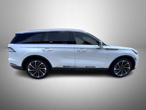 Pristine White Metallic Tri-Coat 2025 Lincoln Aviator Reserve AWD