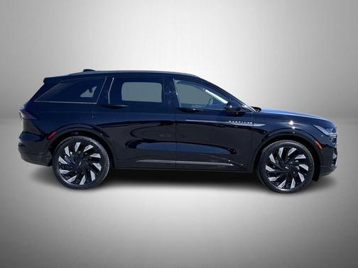 Infinite Black Metallic Clearcoat 2026 Lincoln Nautilus Reserve