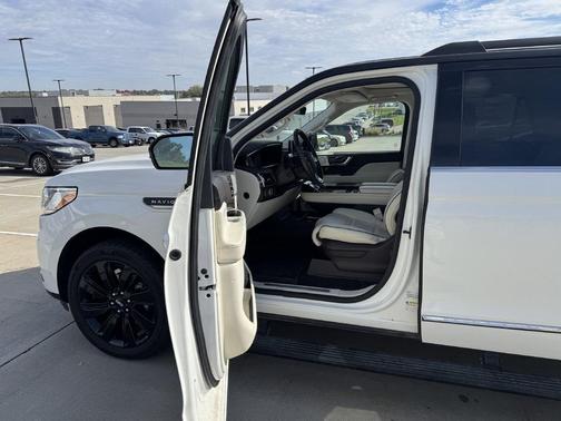 Pristine White Metallic Tri-Coat 2022 Lincoln Navigator Black Label