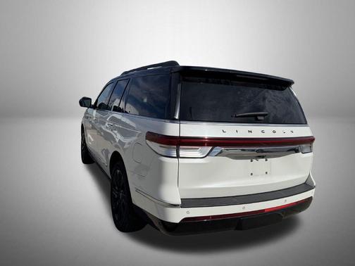 Pristine White Metallic Tri-Coat 2022 Lincoln Navigator Black Label