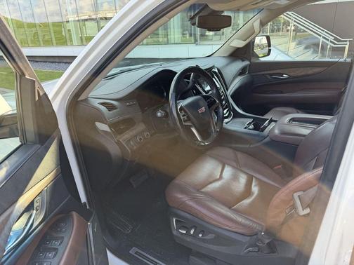 Crystal White Tricoat 2016 Cadillac Escalade ESV Premium