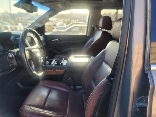 Pepperdust Metallic 2019 Chevrolet Suburban Premier