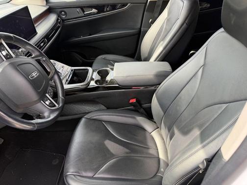 Pristine White Metallic Tri-Coat 2023 Lincoln Nautilus Reserve