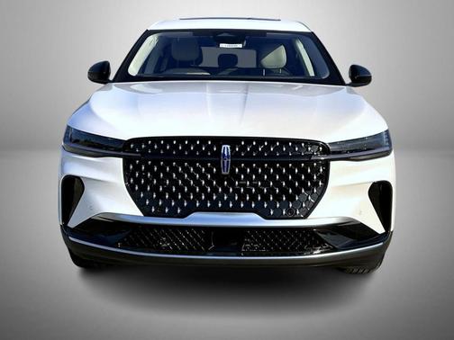 White Platinum Metallic Tri-Coat 2026 Lincoln Nautilus Premiere