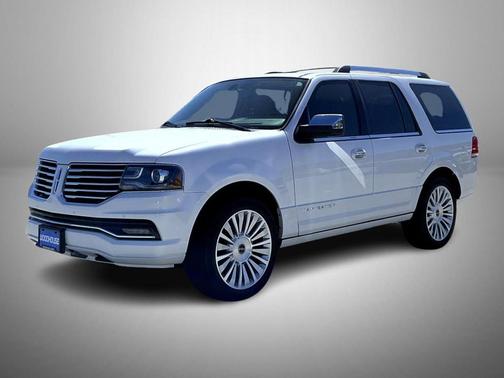 White Platinum Clearcoat Metallic 2016 Lincoln Navigator Select