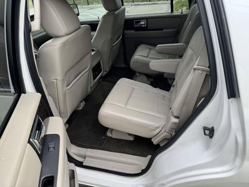 White Platinum Clearcoat Metallic 2016 Lincoln Navigator Select