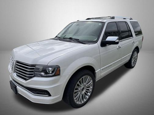 White Platinum Clearcoat Metallic 2016 Lincoln Navigator Select