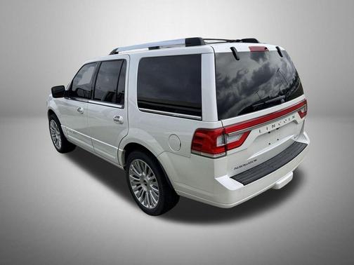 White Platinum Clearcoat Metallic 2016 Lincoln Navigator Select