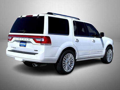 White Platinum Clearcoat Metallic 2016 Lincoln Navigator Select