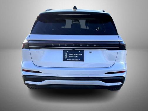 White Platinum Metallic Tri-Coat 2026 Lincoln Nautilus Black Label