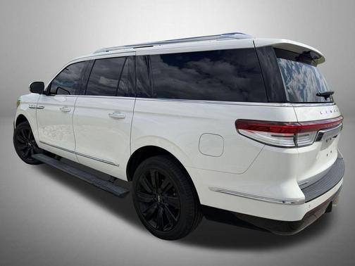 Pristine White Metallic Tri-Coat 2024 Lincoln Navigator Reserve