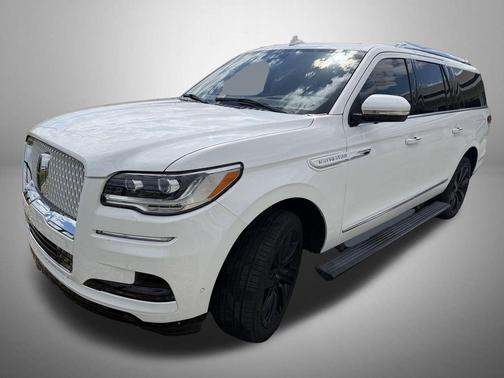 Pristine White Metallic Tri-Coat 2024 Lincoln Navigator Reserve