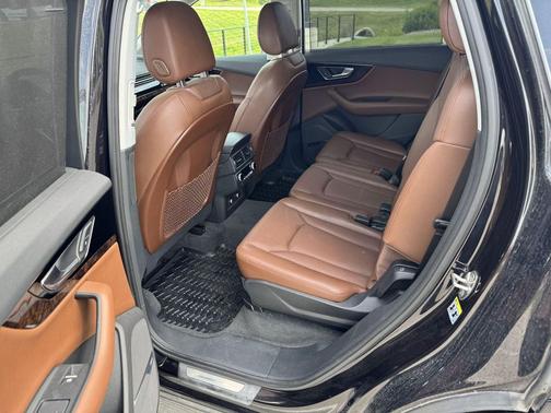 Black 2018 Audi Q7 3.0T Prestige