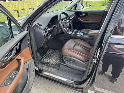Black 2018 Audi Q7 3.0T Prestige