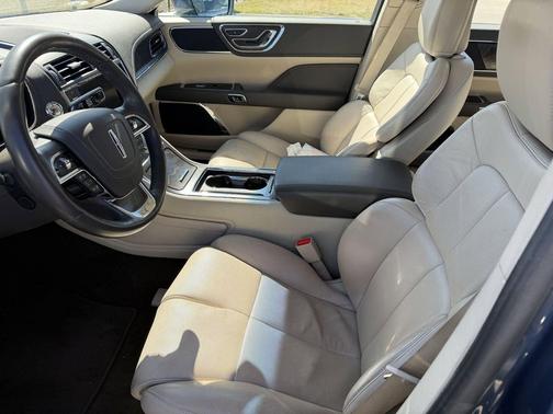 Blue Diamond Metallic 2019 Lincoln Continental Select