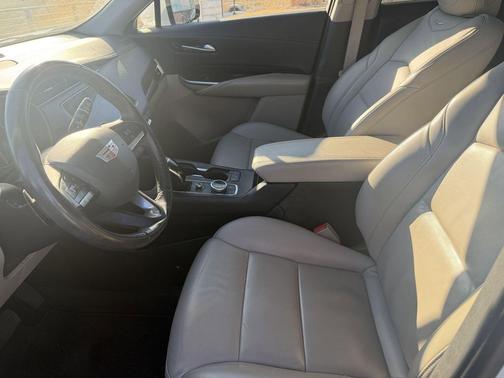 2022 Cadillac XT4 Premium Luxury