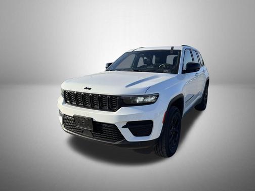 Bright White Clearcoat 2025 Jeep Grand Cherokee Altitude