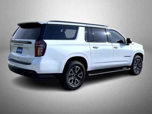Iridescent Pearl Tricoat 2023 Chevrolet Suburban 4WD Z71