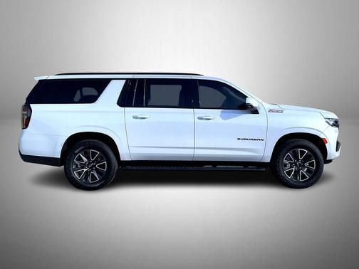 Iridescent Pearl Tricoat 2023 Chevrolet Suburban 4WD Z71