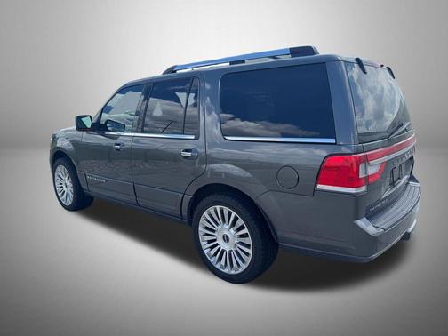 Magnetic Metallic 2015 Lincoln Navigator Base