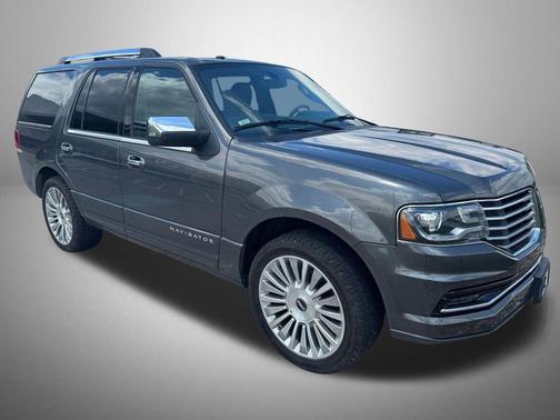 Magnetic Metallic 2015 Lincoln Navigator Base