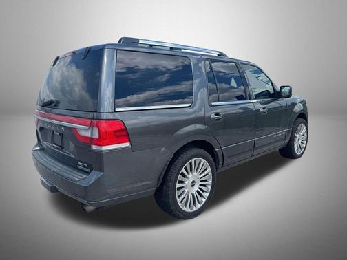 Magnetic Metallic 2015 Lincoln Navigator Base