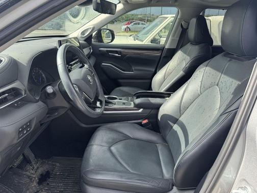 Celestial Silver Metallic 2021 Toyota Highlander Hybrid Limited