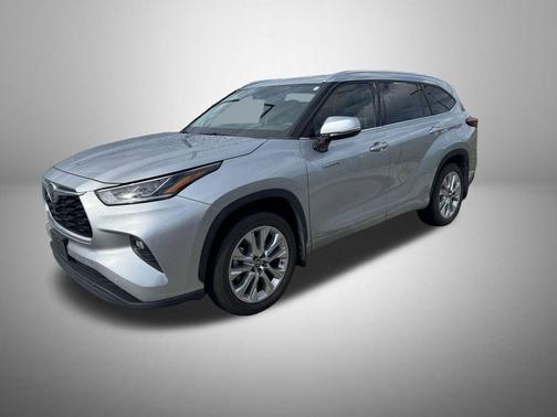Celestial Silver Metallic 2021 Toyota Highlander Hybrid Limited