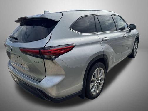 Celestial Silver Metallic 2021 Toyota Highlander Hybrid Limited