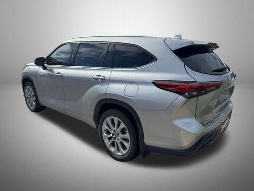 Celestial Silver Metallic 2021 Toyota Highlander Hybrid Limited