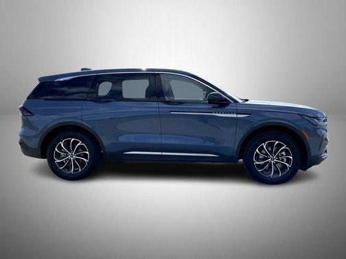 Whisper Blue Metallic Clearcoat 2026 Lincoln Nautilus Premiere