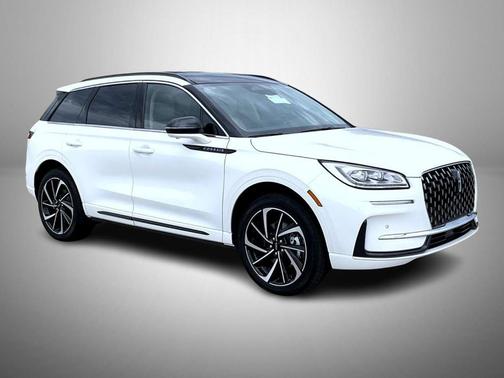 Pristine White Metallic Tri-Coat 2026 Lincoln Corsair Grand Touring