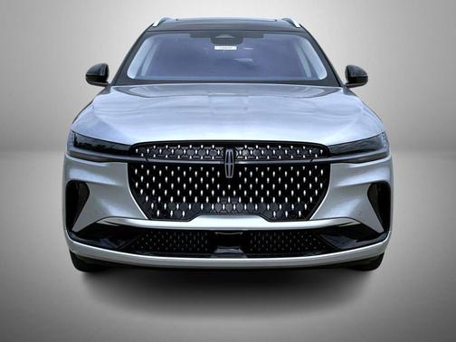 Silver Radiance Metallic Clearcoat 2026 Lincoln Nautilus Reserve