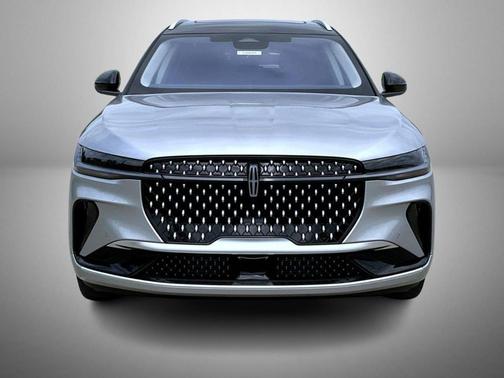 Silver Radiance Metallic Clearcoat 2026 Lincoln Nautilus Reserve