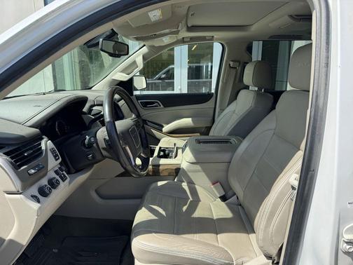White Frost Tricoat 2019 GMC Yukon XL Denali