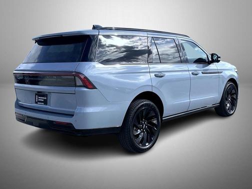Gray Mist Metallic Tri-Coat 2026 Lincoln Navigator Reserve