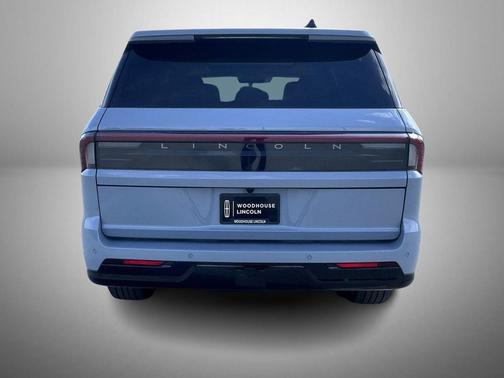 Gray Mist Metallic Tri-Coat 2026 Lincoln Navigator Reserve